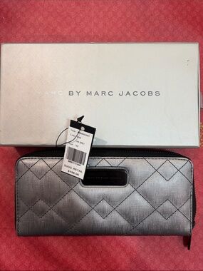Marc By Marc Jacobs Metallic Silver Quilted Zip Wallet